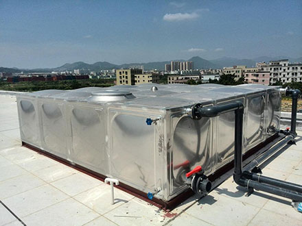 米兰体育app下载安装最新版本:玻璃钢制水箱特色及装置小窍门